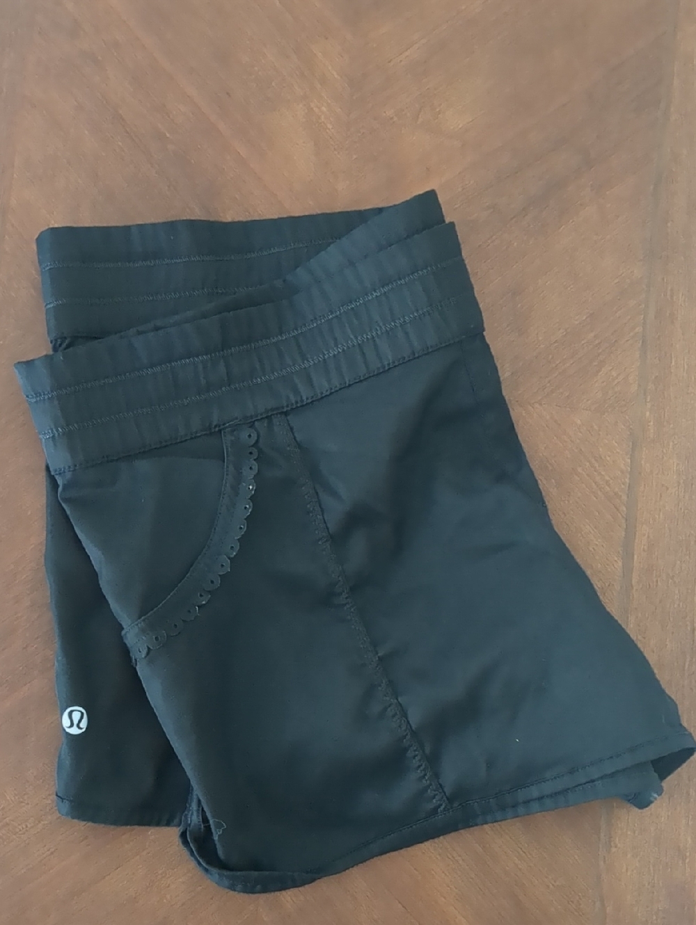 Lulu Shorts With Pocket Detail